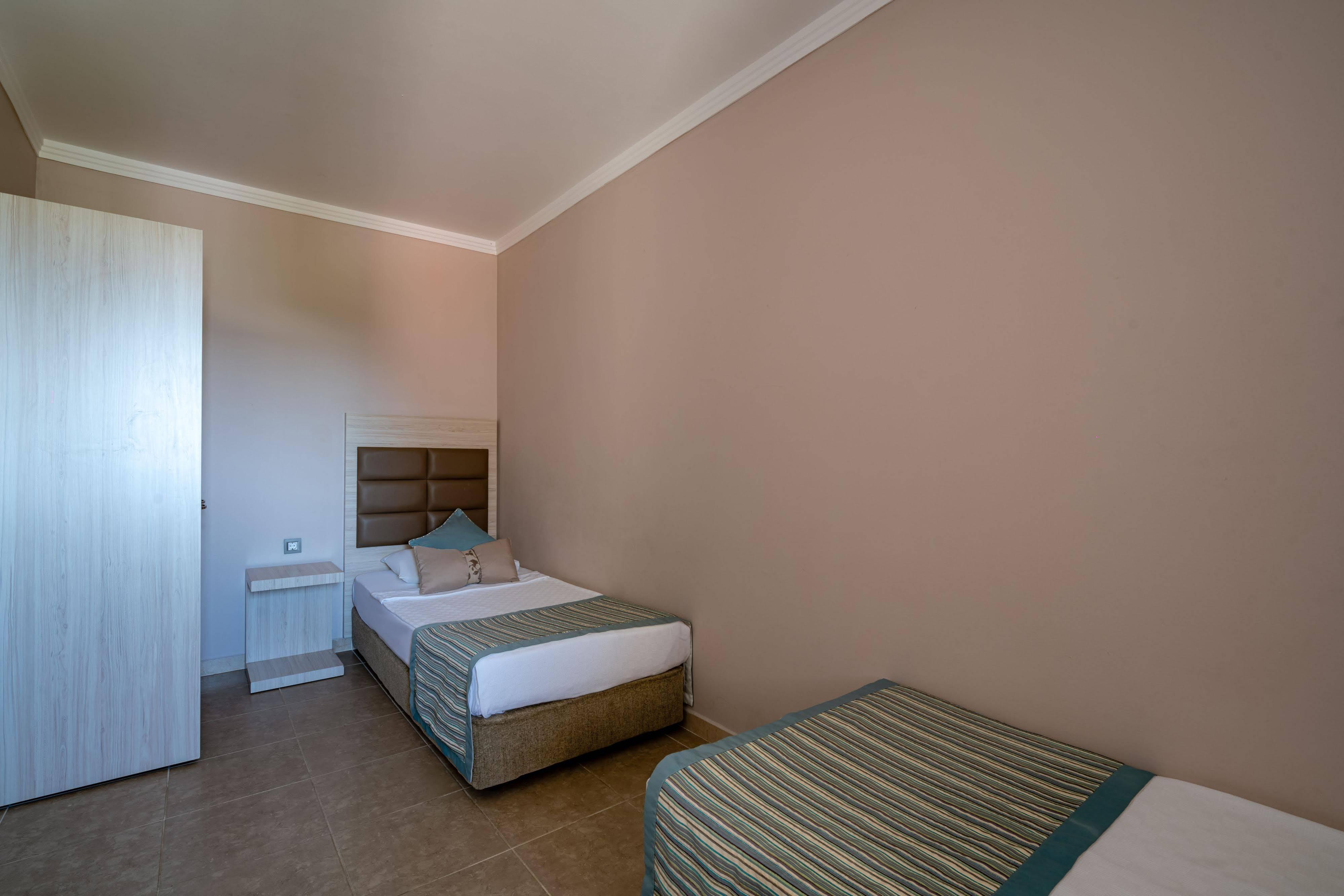 Palmeras Beach Hotel Payallar Bagian luar foto